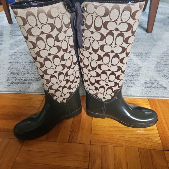 Coach Tristee Rubber Rain Boots Brown/Khaki Signature Lace Up Back Size 8 EUC - Picture 3 of 16